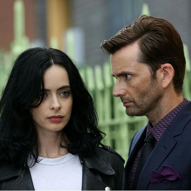 Jessica Jones: Poslední upoutávka ukazuje souboj Jessicy a Trish | Fandíme serialům