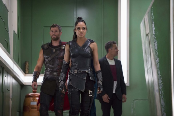 Thor Ragnarok: Nové plakáty, fotky a délka filmu | Fandíme filmu