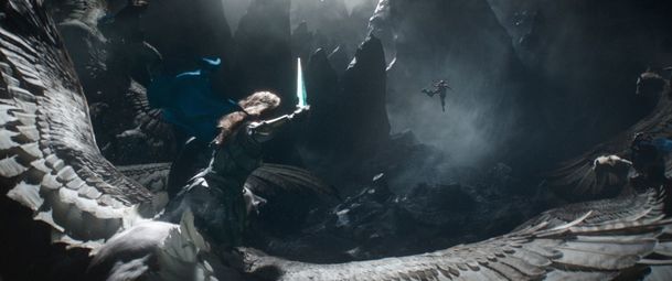 Thor Ragnarok: Nové plakáty, fotky a délka filmu | Fandíme filmu