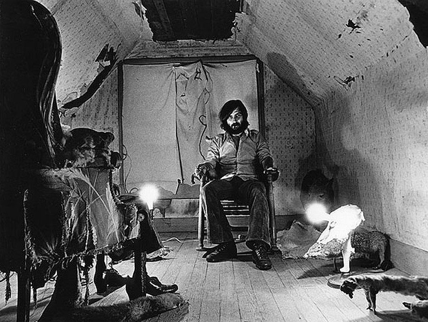 Zemřel Tobe Hooper, režisér Texaského masakru či Poltergeista | Fandíme filmu