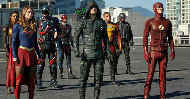 Arrowverse: Ve třetím crossoveru se podíváme do Gothamu | Fandíme serialům