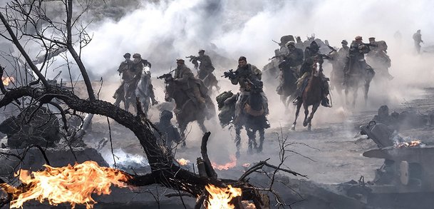 12 Strong: Chris Hemsworth jako moderní voják na koni | Fandíme filmu