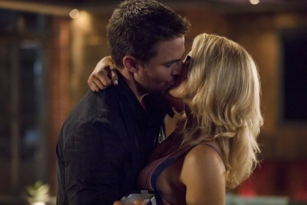 Recenze: 6. série Arrow neoslnila | Fandíme serialům
