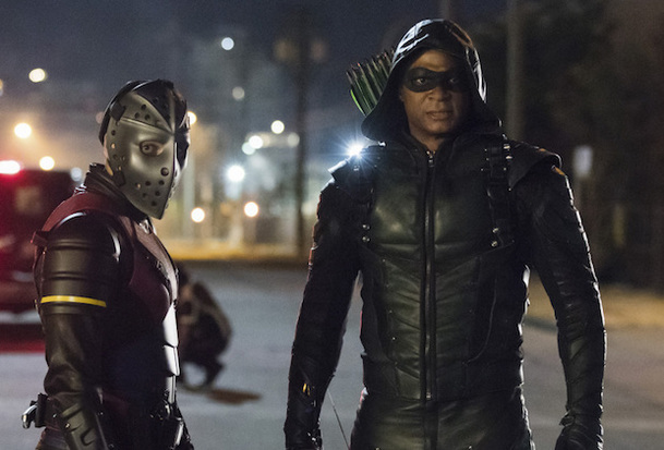 Recenze: 6. série Arrow neoslnila | Fandíme serialům