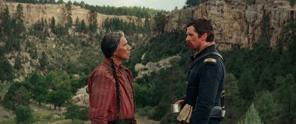 Hostiles: Další trailer plný drsných výjevů z divokého západu | Fandíme filmu