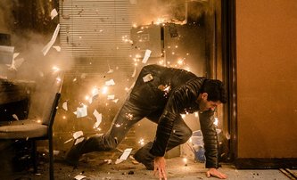 Accident Man: Zabiják Scott Adkins v prvním traileru | Fandíme filmu