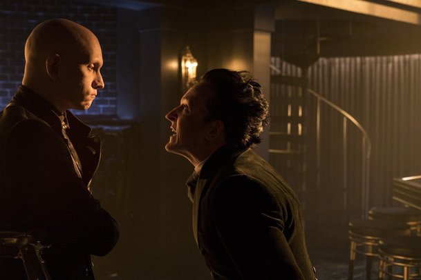 Gotham: Ve finále 1. poloviny 4. série se jde do války | Fandíme serialům