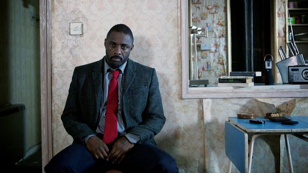 Luther: natáčení 5. sezóny začne v lednu, o filmu se nadále diskutuje | Fandíme serialům