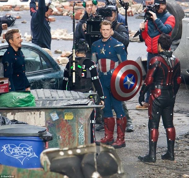 Avengers 4: Je dotočeno, další fotky z "minulosti" | Fandíme filmu