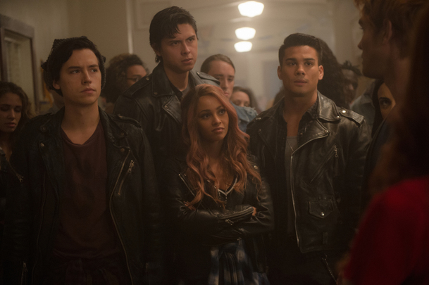 Riverdale: Nový trailer odhaluje vzrůstající rivalitu hlavních postav | Fandíme serialům