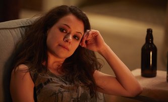 Perry Mason: Do seriálu byla obsazena hvězda série Orphan Black | Fandíme filmu