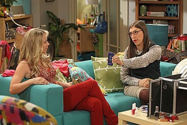 Zajímavost dne: Amy a Penny z TBBT změnily hlas kvůli vzpouře | Fandíme serialům