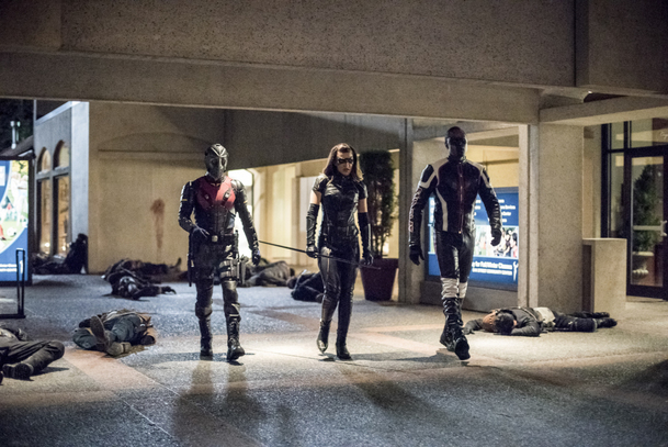 Arrow: Star City terčem útoku v 11. epizodě, Oliver je v úzkých | Fandíme serialům