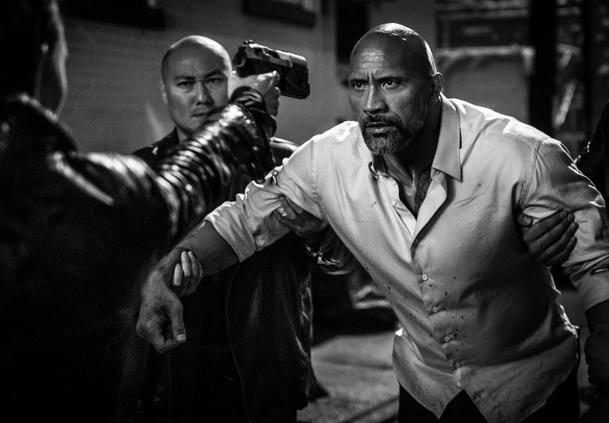 Skyscraper: The Rock má umělou nohu v první upoutávce | Fandíme filmu