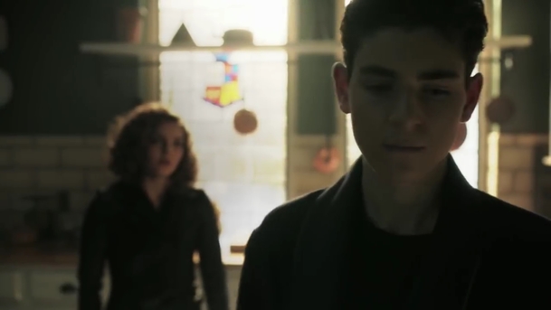 Gotham: Obsáhlý trailer odhaluje datum pokračování 4. řady | Fandíme serialům