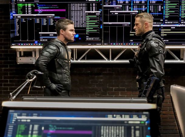 Arrow: 12. epizoda ve jménu zoufalého boje | Fandíme serialům