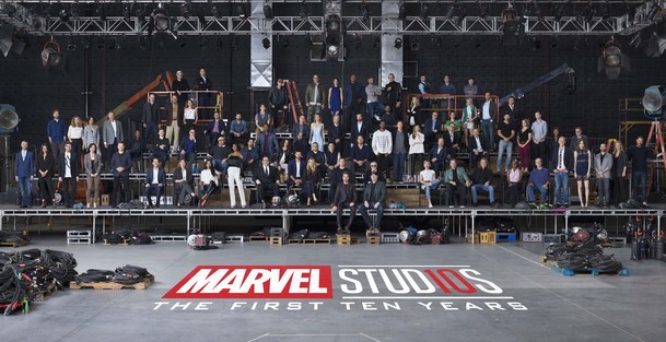 Marvel slaví 10 let: 80 osobností na společné fotce a ve videu | Fandíme filmu