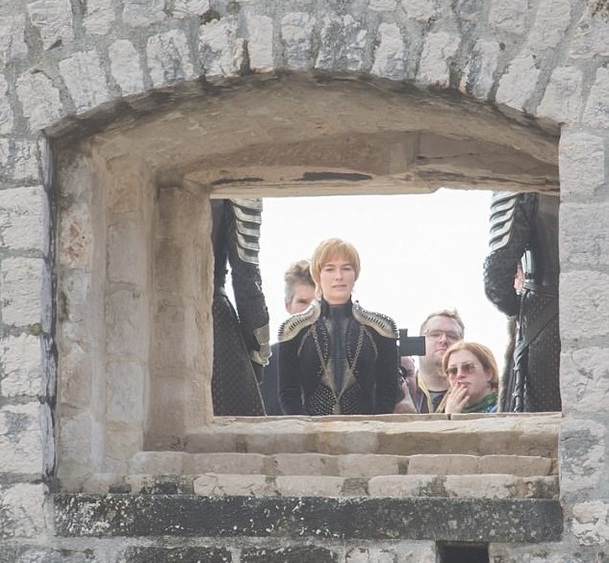 Hra o trůny: Miluje Tyrion Daenerys? | Fandíme serialům