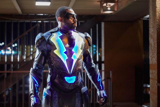 Black Lightning: Nejnovější epizody baví, příběh škobrtá | Fandíme serialům