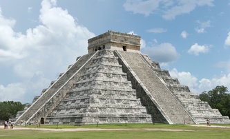 Maya Lord: Roland Emmerich chystá výlet do Mayské říše | Fandíme filmu