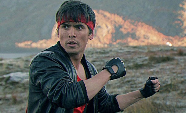 Kung Fury: V celovečerní verzi fan-filmu zahrají Arnie či Fassbender | Fandíme filmu