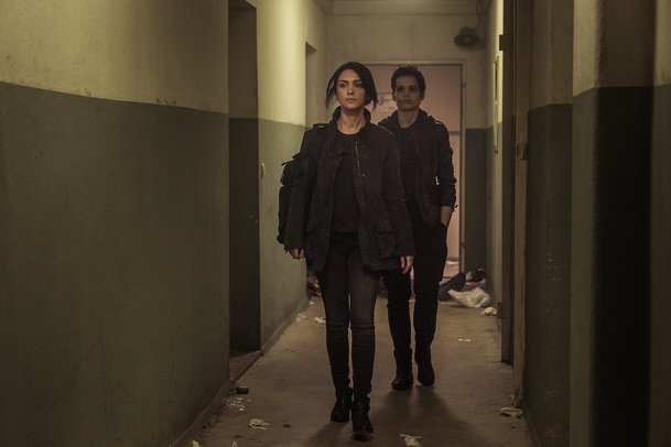 Counterpart: Vlažné dojmy po polovině sezóny | Fandíme serialům