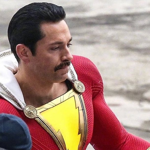 Shazam!: První plakát s logem, fotky z natáčení | Fandíme filmu