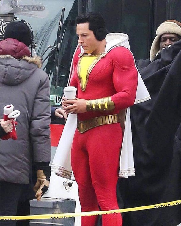 Shazam!: První plakát s logem, fotky z natáčení | Fandíme filmu