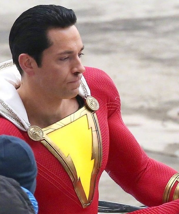 Shazam!: První plakát s logem, fotky z natáčení | Fandíme filmu