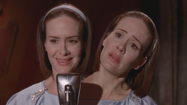 American Horror Story: Seriál bude mít minimálně třináct řad, v desáté se vrátí Sarah Paulson | Fandíme serialům