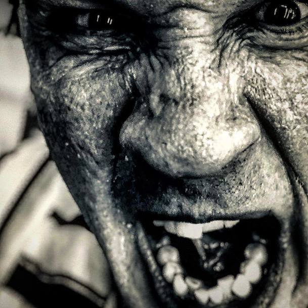 Fonzo: Tom Hardy a jeho ďábelská přeměna na fotkách | Fandíme filmu
