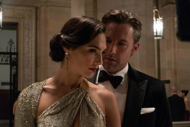 Batman v Superman: Sex jako droga pro Bruce aneb Snyder vysvětluje | Fandíme filmu