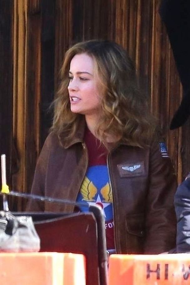 Captain Marvel: Pestrobarevné retro kostýmy na fotkách z natáčení | Fandíme filmu