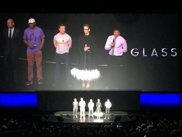 Glass: Cinema Con přinesl trailer a společné foto | Fandíme filmu