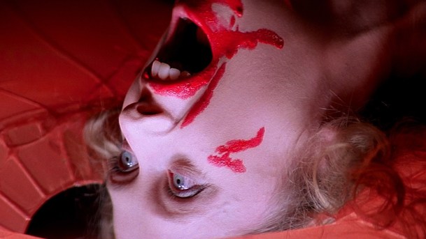 Suspiria: Blíží se nejnechutnější film letošního roku | Fandíme filmu