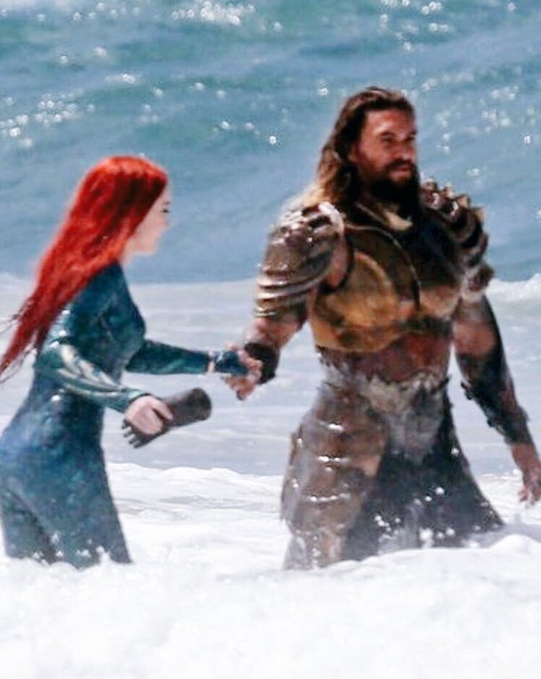 Aquaman na fotkách a plakátě ve válečné zbroji | Fandíme filmu