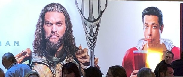 Aquaman na fotkách a plakátě ve válečné zbroji | Fandíme filmu