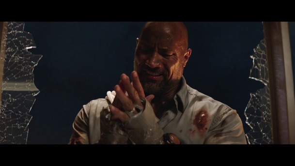 Mrakodrap: Bruce Wil...pardon, The Rock zasahuje v novém traileru | Fandíme filmu