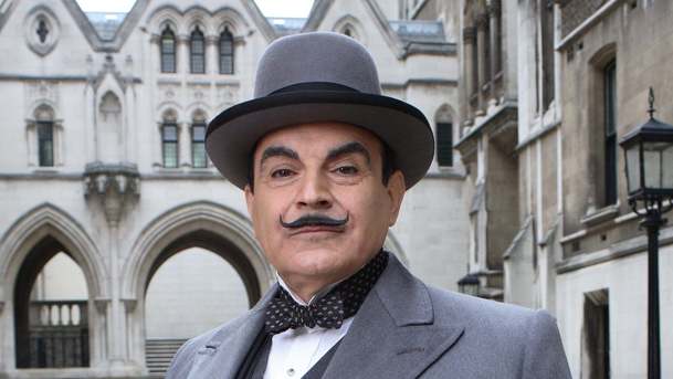 Vraždy podle abecedy: John Malkovich jako Hercule Poirot v prvním traileru | Fandíme serialům