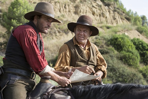 The Sisters Brothers: Pistolníci Joaquin Phoenix a John C. Reilly v první traileru | Fandíme filmu