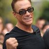 The Bouncer: Jean-Claude Van Damme nakopává zadky v teaser traileru | Fandíme filmu