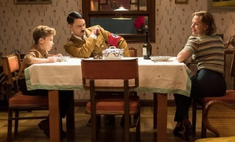 Jojo Rabbit: Imaginární Hitler si do Česka vzal posilu ze Hry o trůny | Fandíme filmu