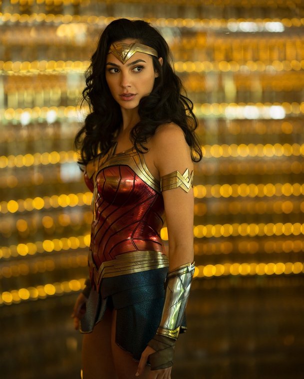 Wonder Woman 2: První oficiální fotka Diany v její zbroji | Fandíme filmu