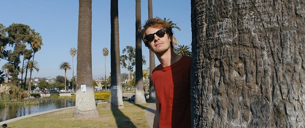 Under the Silver Lake: Šílenost s Andrew Garfieldem | Fandíme filmu