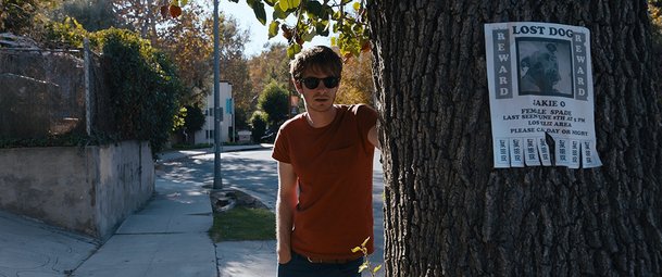 Under the Silver Lake: Šílenost s Andrew Garfieldem | Fandíme filmu