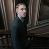 Malý vetřelec: Domhnall Gleeson se snaží zkrotit tajemné zlo | Fandíme filmu