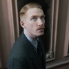 Malý vetřelec: Domhnall Gleeson se snaží zkrotit tajemné zlo | Fandíme filmu