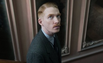 Malý vetřelec: Domhnall Gleeson se snaží zkrotit tajemné zlo | Fandíme filmu