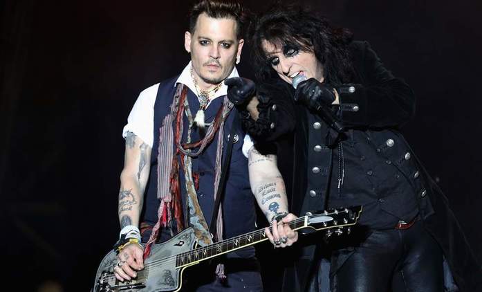 Hollywood Vampires: Johnny Depp to s kytarou vážně umí | Fandíme filmu