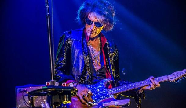 Hollywood Vampires: Johnny Depp to s kytarou vážně umí | Fandíme filmu